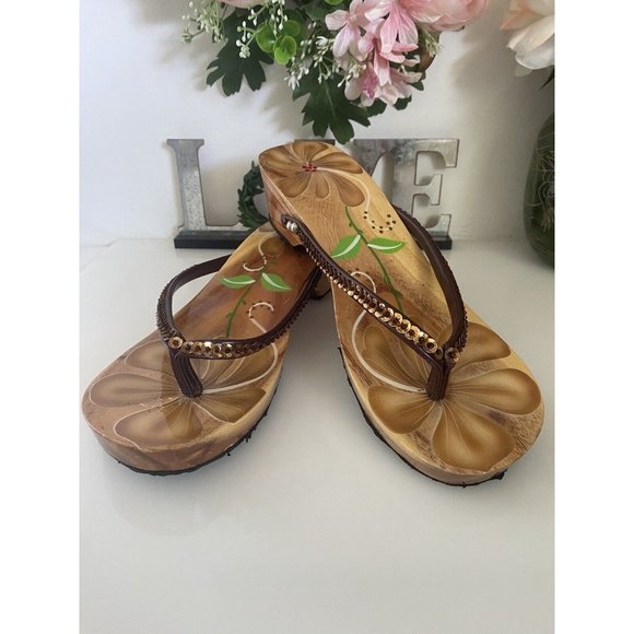 Wooden Womens Thong‎ Sequined Tropical Floral Painted Sandals Size L/9 Vintage - Picture 1 of 16